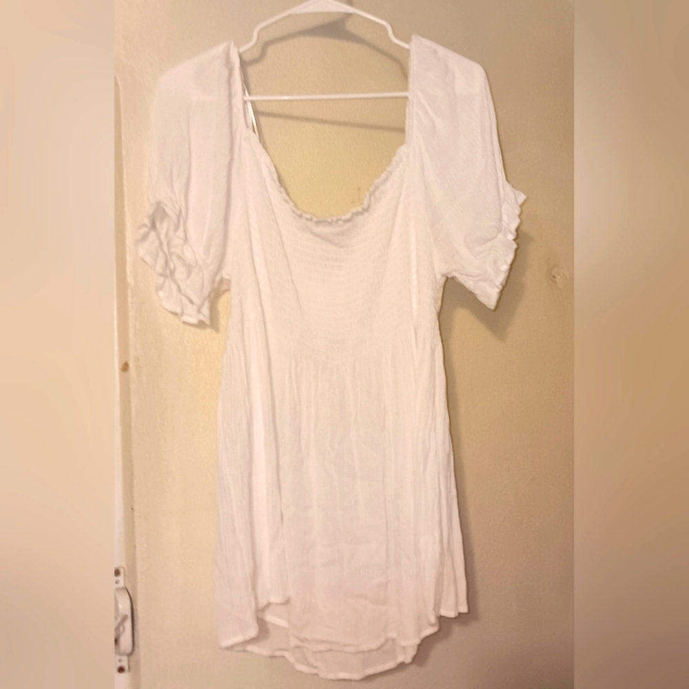 🥼White Low Shoulder Top🥼